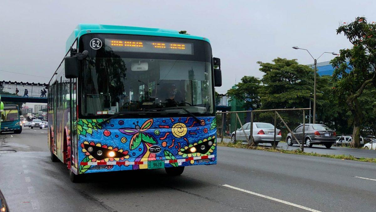 Ponen en funcionamiento tercera ruta de buses eléctricos en Costa Rica