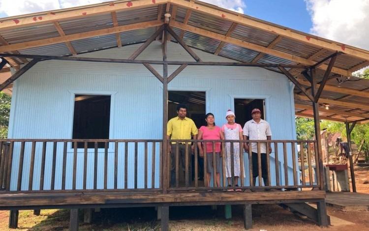 Universitarios crean modelo para casas indígenas que se completan en 14 días