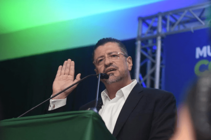 Rodrigo Chaves evalúa para su gabinete nombres propuestos por pastores evangélicos