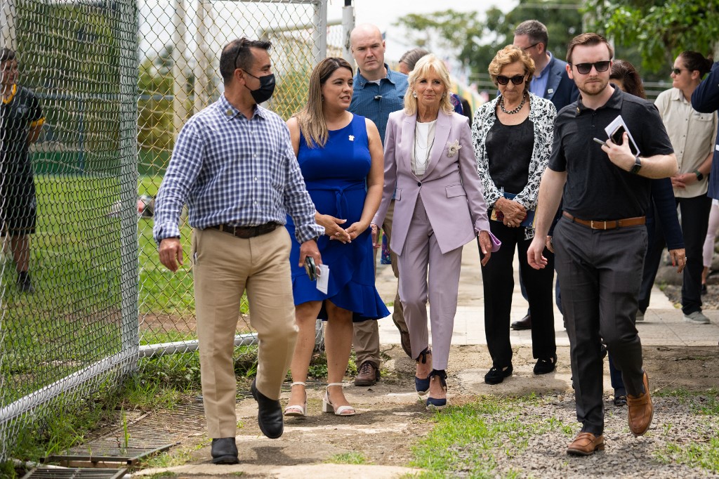 Primera dama de Estados Unidos visitó centro de prevención en Alajuelita