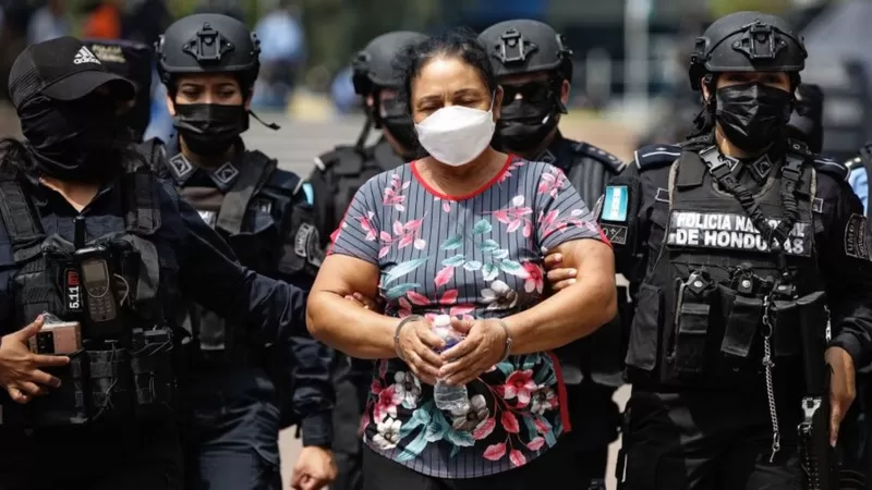 Policía de Honduras detiene a la líder del clan narco por quien EE.UU. ofrecía recompensa de $5 millones