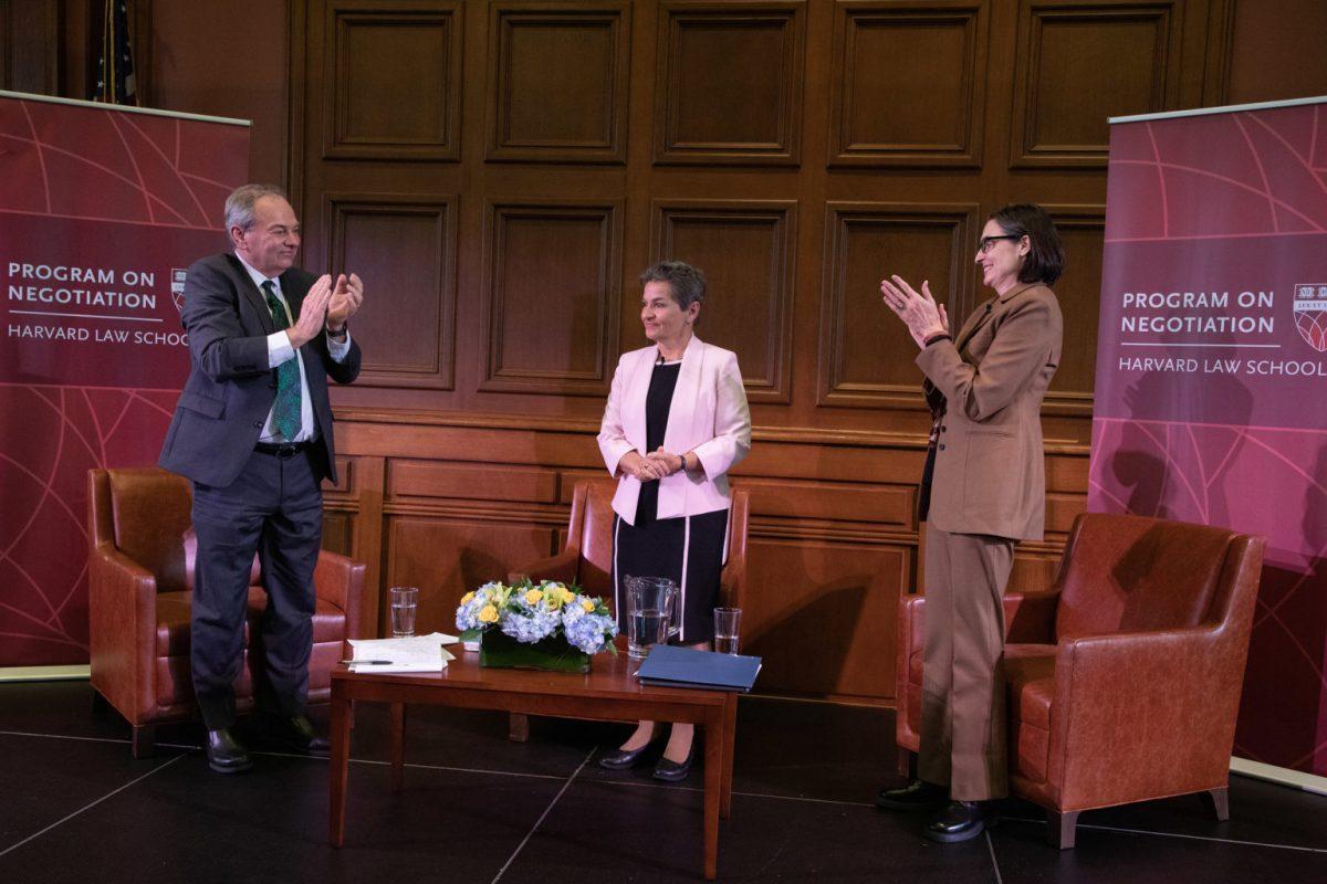 Escuela de Leyes de Harvard otorga a Christiana Figueres el premio a las grandes negociaciones