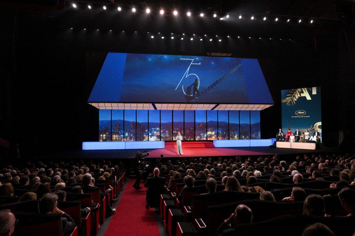 Presidente de Ucrania es ovacionado en la gala inaugural del Festival de Cannes