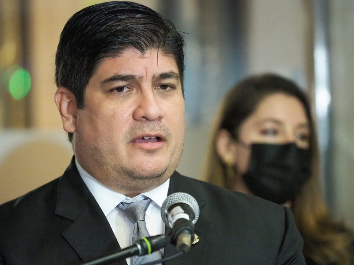 Carlos Alvarado lanza fuertes críticas a la Defensoría y Contraloría a sólo días de finalizar mandato