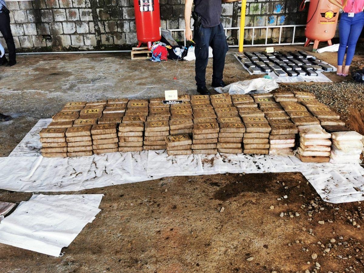 OIJ decomisa 453 kilos de cocaína que estaban enterrados en fosas en un lavadero de carros en Heredia