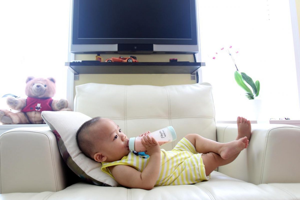 Consternación de padres en EE.UU. por escasez de leche en polvo para bebés