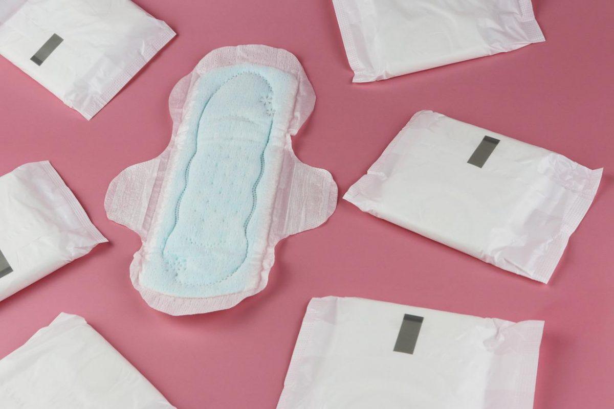 “Personas menstruantes” y no mujeres: el proyecto de ley que genera polémica en Chile