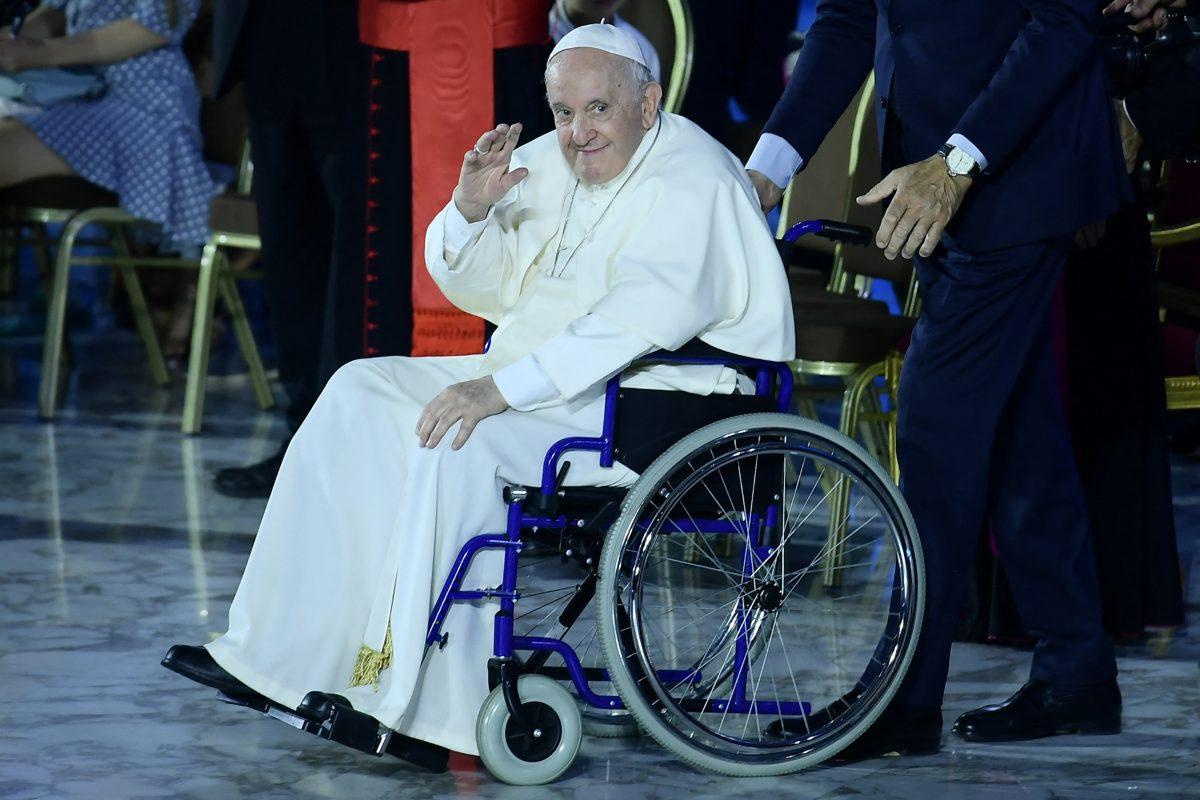 El papa confirma viaje a Canadá pese a sus dolores de rodilla