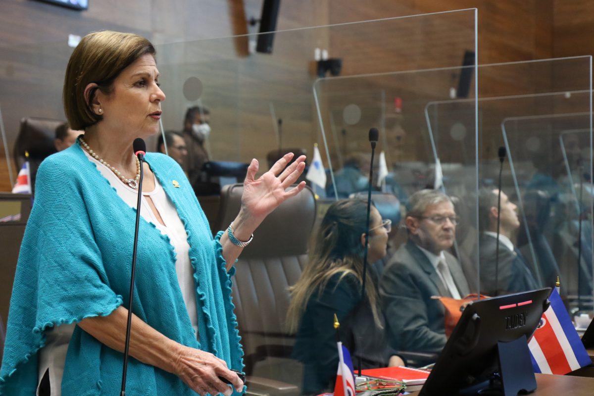 Diputada Pilar Cisneros propone reducir comisiones legislativas y sesiones de Plenario por semana