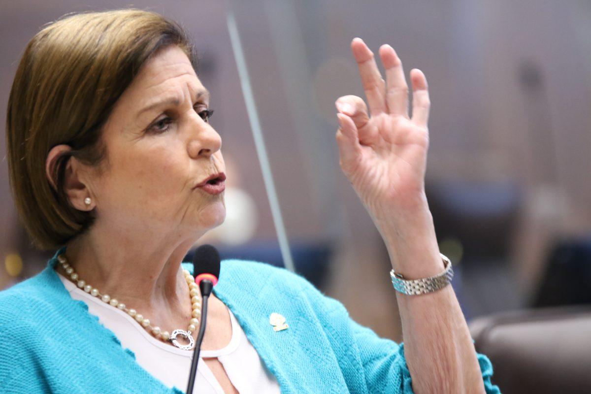 Pilar Cisneros seguirá como jefa de la fracción oficialista para segundo año legislativo