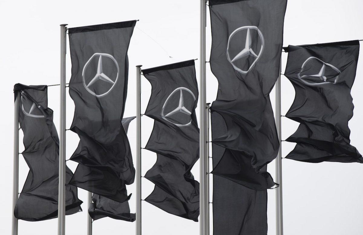 Mercedes llama a revisión casi a un millón de carros