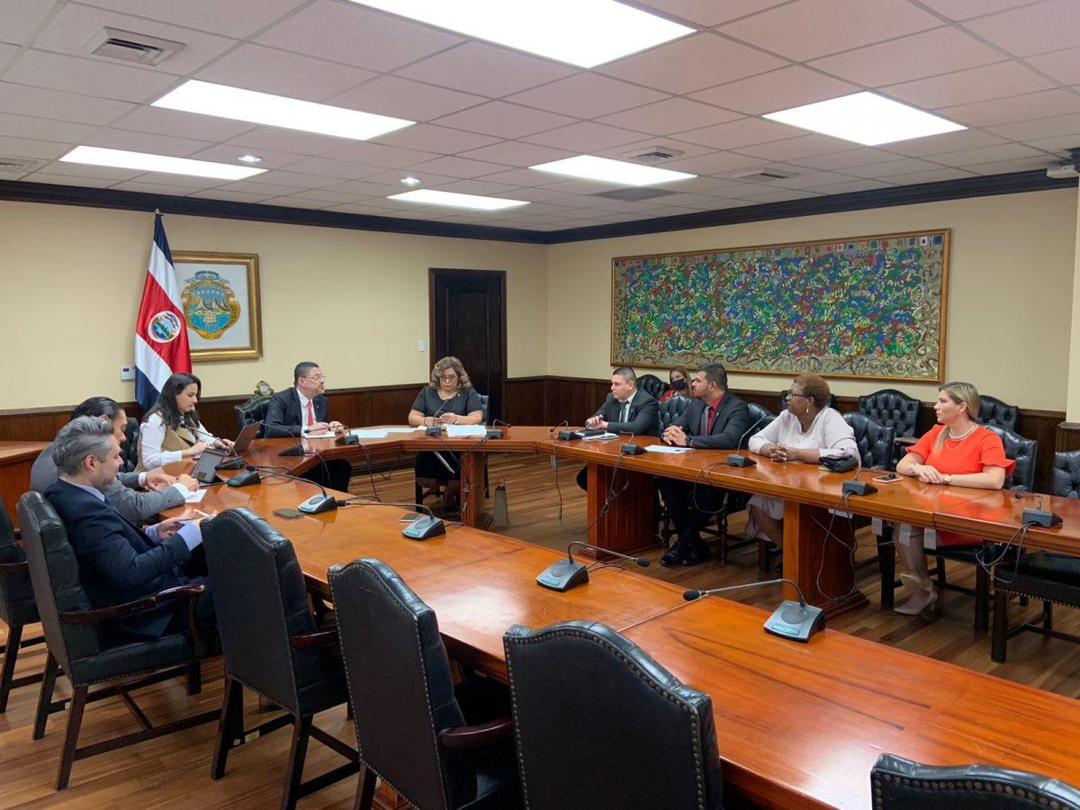Diputados de Limón le pidieron al presidente Chaves intervenir rutas 32 y 36 y modernizar el aeropuerto