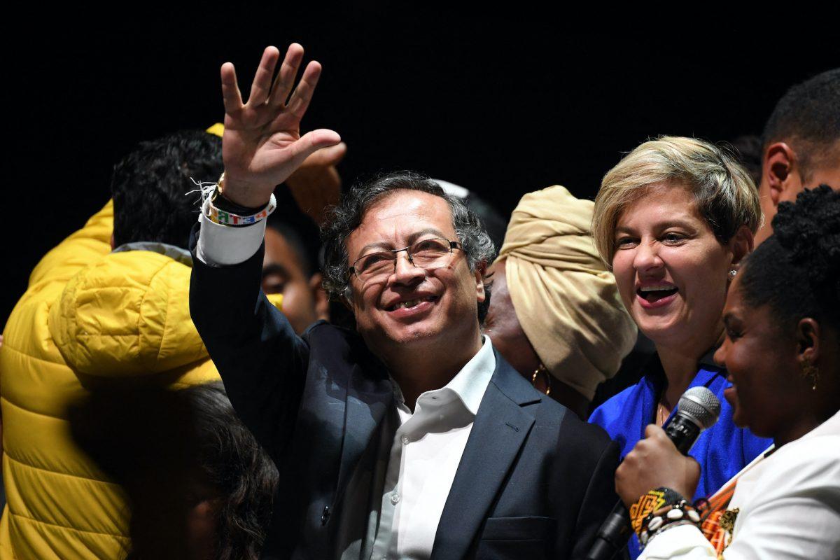 Rodrigo Chaves asistirá al traspaso de poderes de Gustavo Petro en Colombia