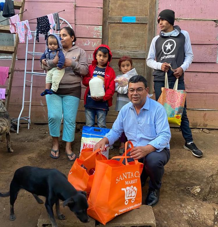 Marcelo Castro disfruta su pensión apoyando a fundación que ayuda a familias pobres