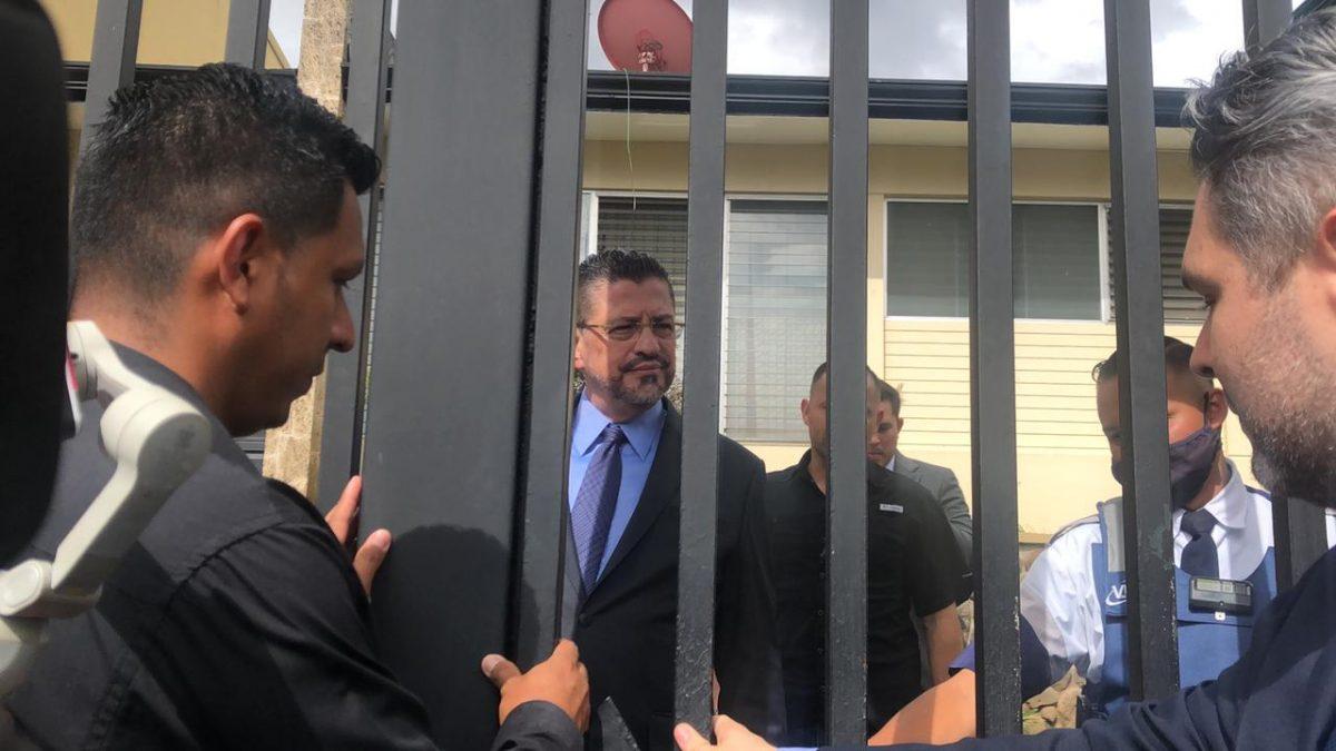 Presidente Chaves enfrenta causas por presuntos delitos electorales, defraudación fiscal y tráfico de influencias