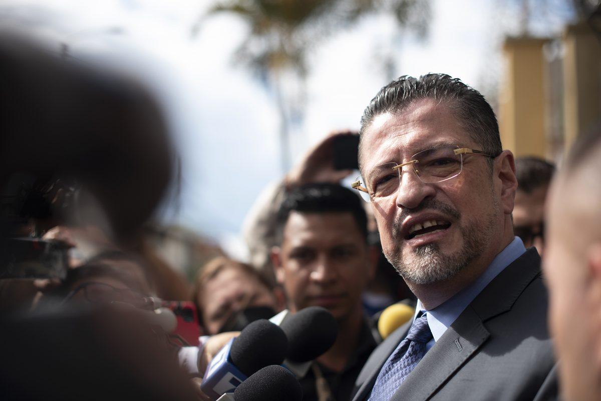 Presidente Chaves recurre al histrionismo para anunciar su visita a Guanacaste