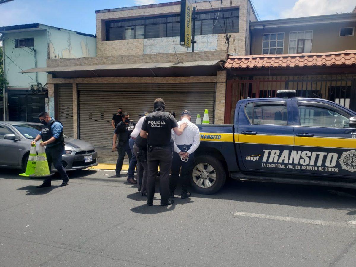Tres policías de Tránsito fueron detenidos bajo sospechas de pedir dinero a cambio de no multar a conductores