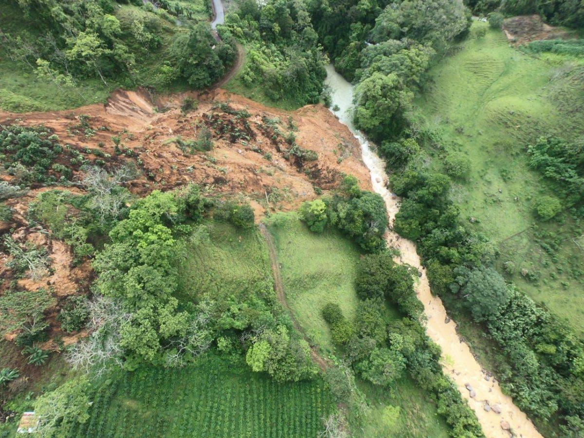 CNE reporta 7 incidentes por lluvias, deslizamiento en Puntarenas obligó a desocupar una casa