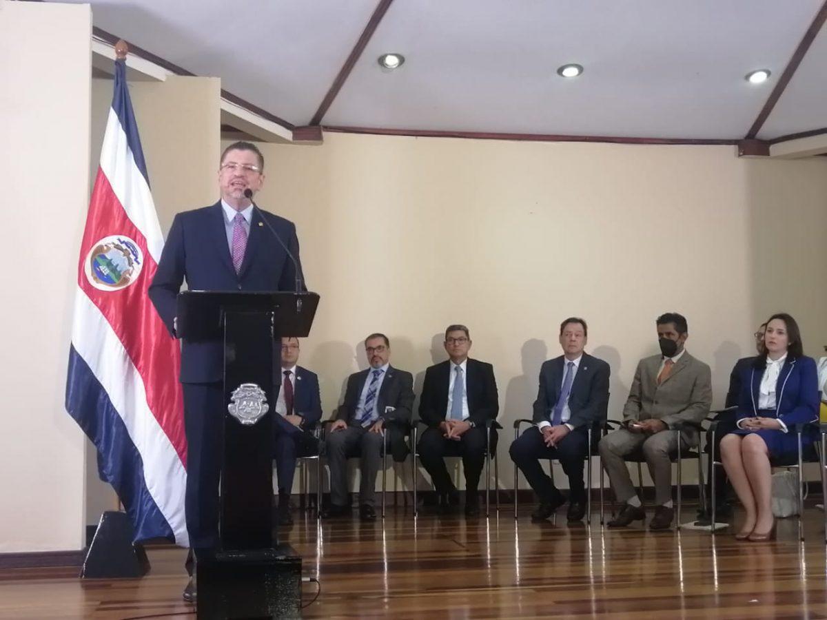 Aumento salarial de ministros en espera, decreto sigue sin publicarse: “nada lo ha frenado”, asegura Presidente Chaves