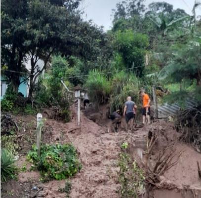 CNE reporta cuatro viviendas afectadas por un deslizamientos en Cartago