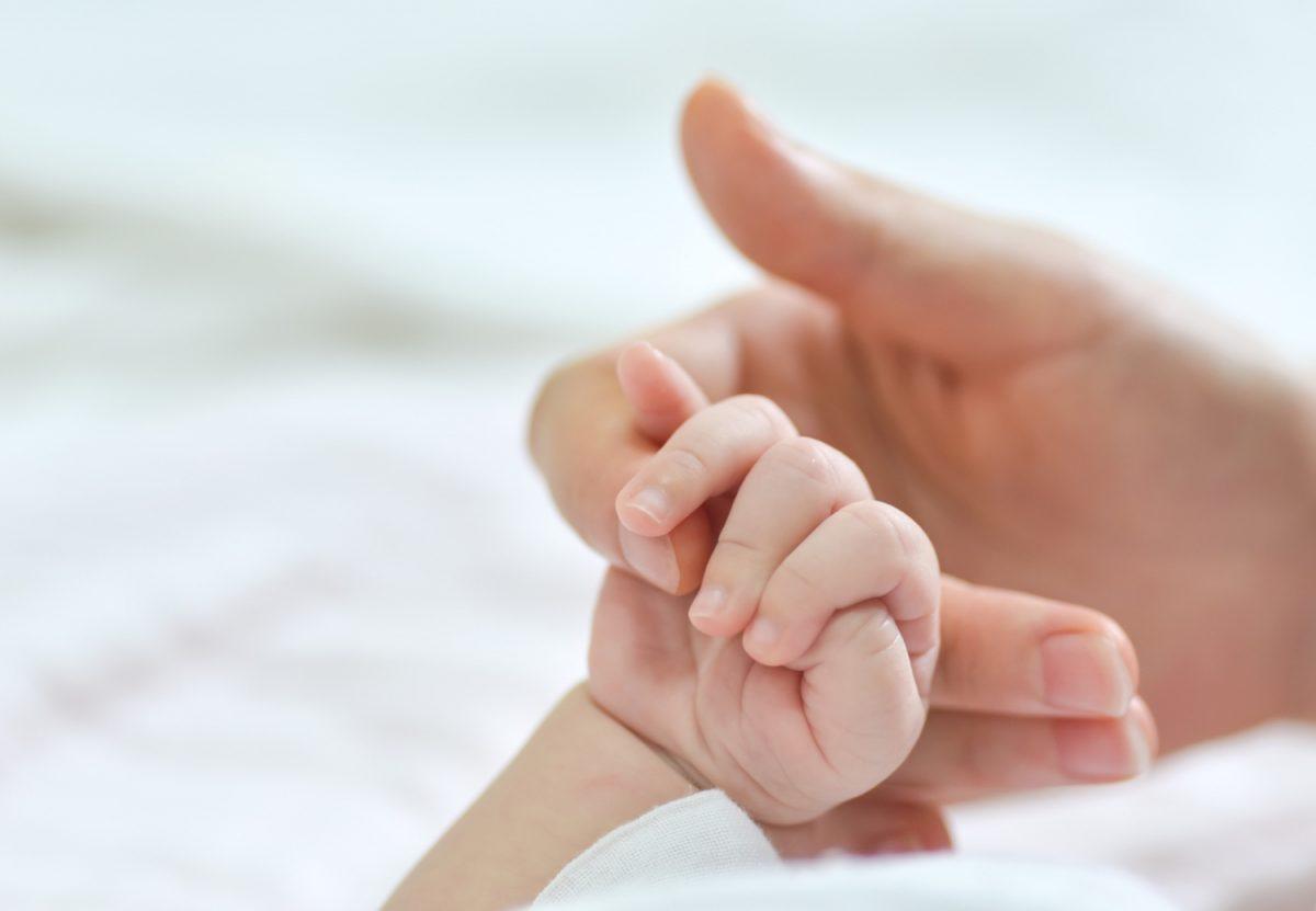 Licencias de paternidad rigen a partir de este viernes: conozca los nuevos permisos