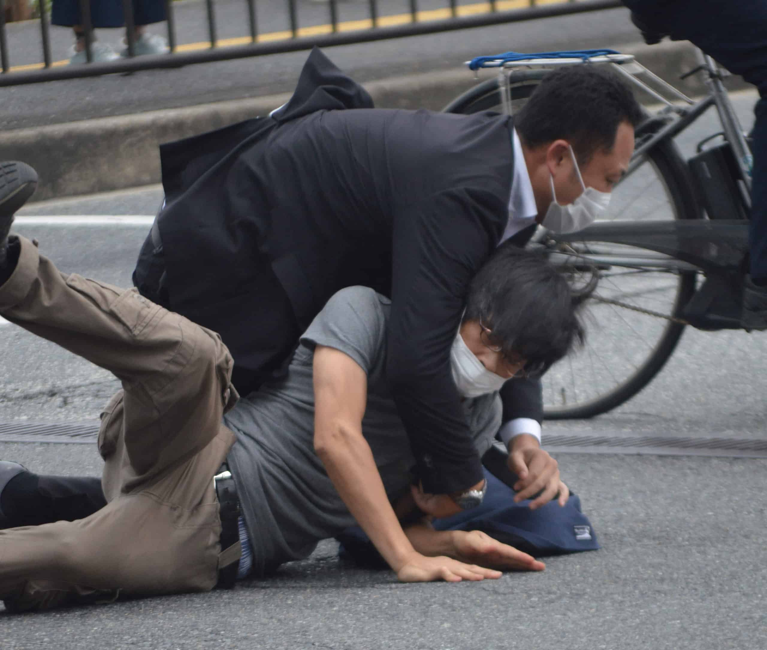 Sospechoso del asesinato de Shinzo Abe confesó el crimen, según la policía
