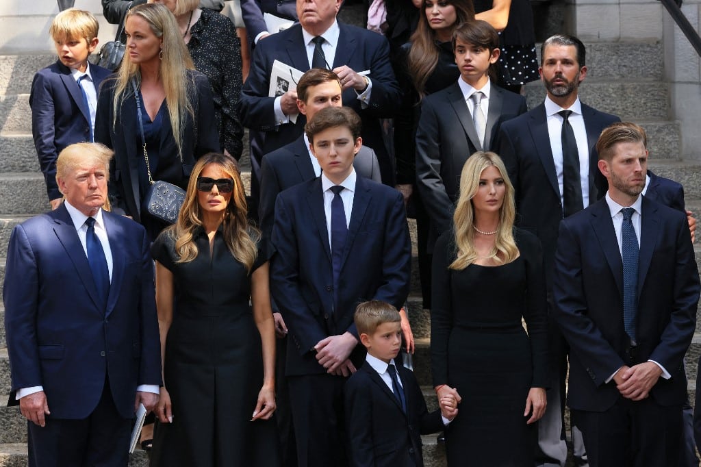 Familia Trump da el último adiós a Ivana en funeral en Nueva York