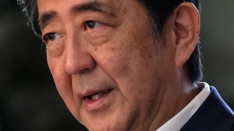Quién fue Shinzo Abe, el “halcón” que trajo estabilidad política a Japón y creó la “Abenomics”