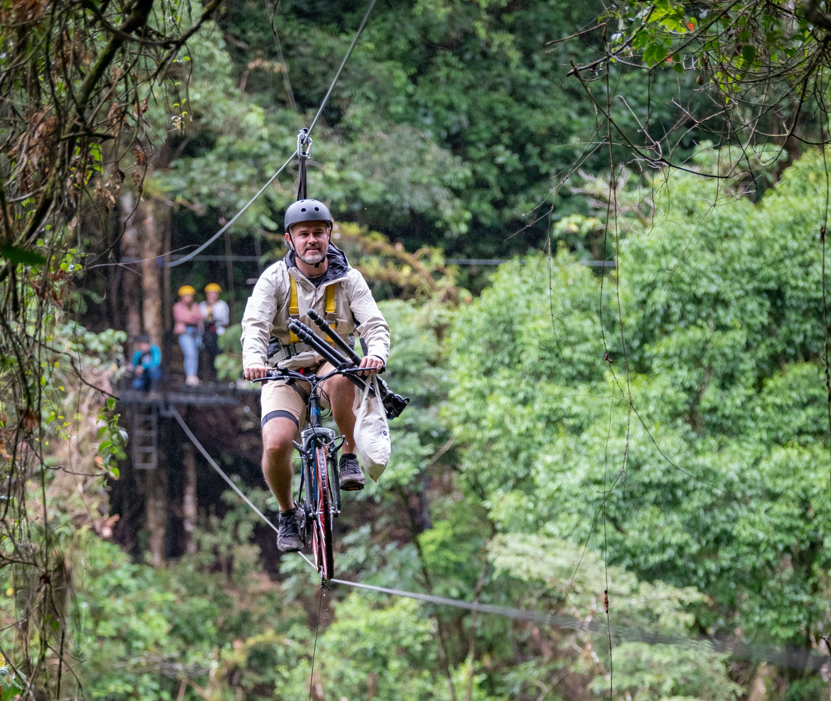 Complejo turístico de Costa Rica ofrece nueva experiencia de canopy en bicicleta