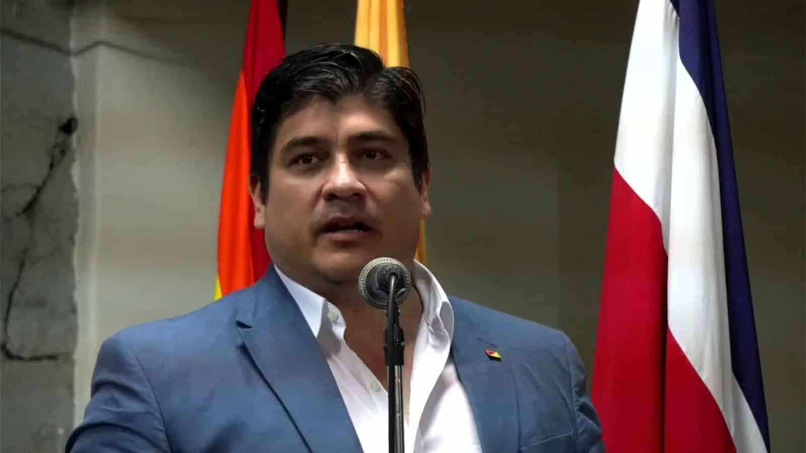 Fiscalía indaga a expresidente Carlos Alvarado por dos causas en su contra