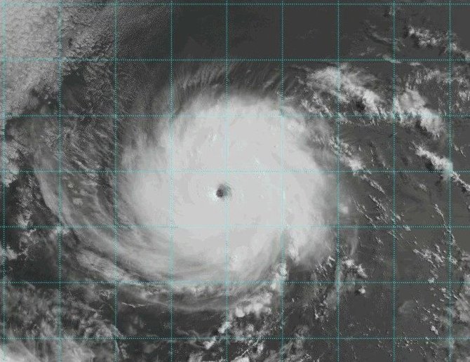 Así avanza el poderoso huracán Darby por aguas del Pacífico