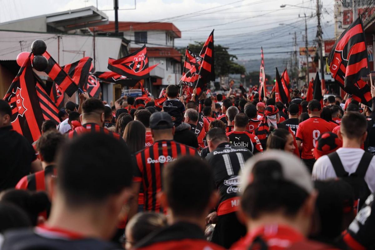 MEIC: Aficionados que no pudieron entrar al Estadio Morera Soto tienen derecho a reclamar