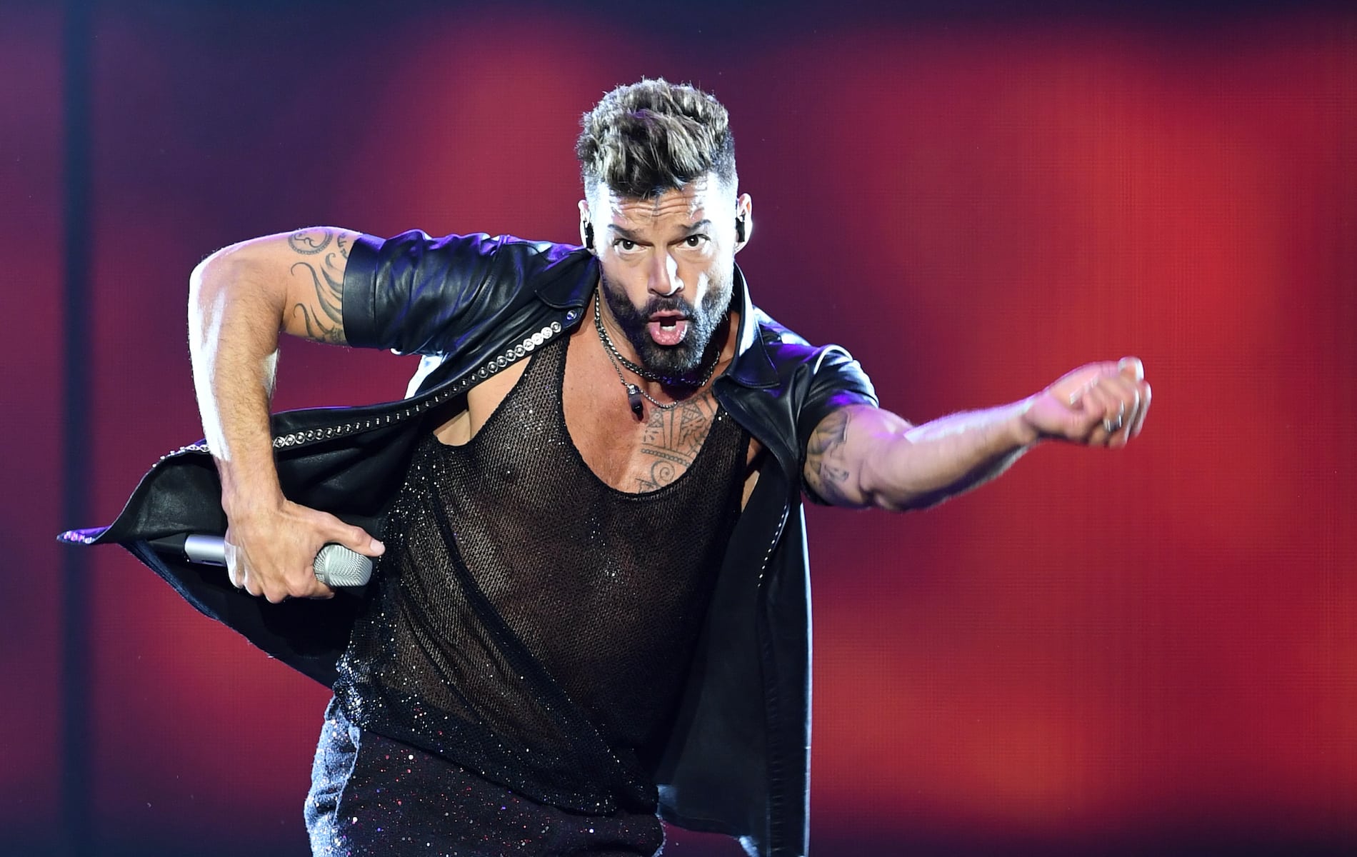 Sobrino de Ricky Martin lo denuncia por incesto; artista se expone a 50 años de cárcel si lo hallan culpable