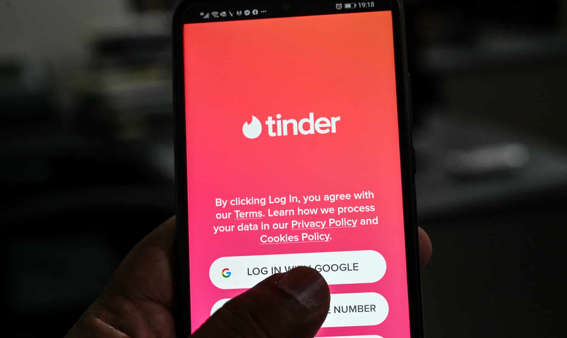 Tinder: las medidas que la compañía está tomando para proteger a las mujeres que usan la app