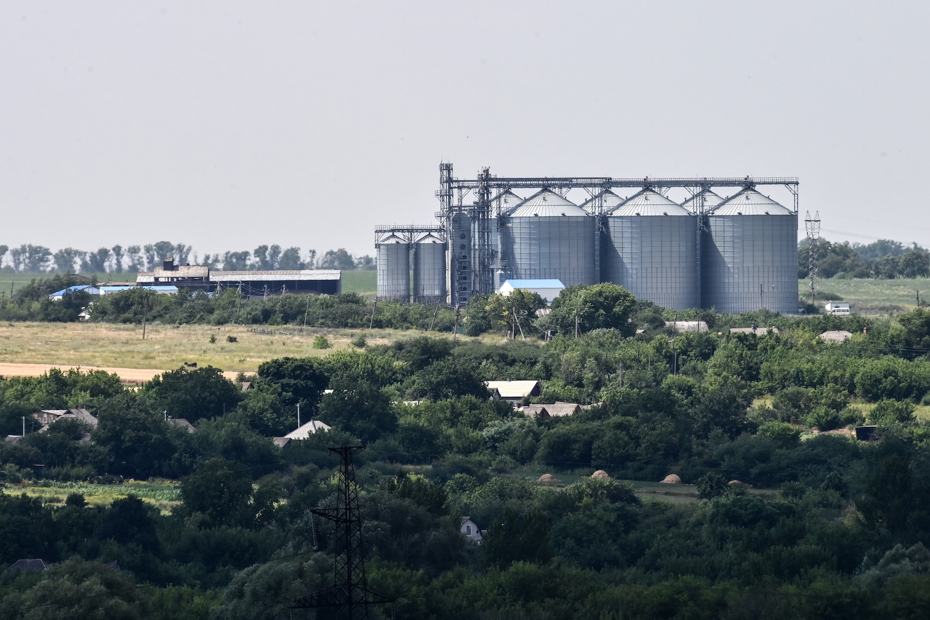 Ucrania lista para volver a exportar sus cereales y Rusia reduce envíos de gas a Europa