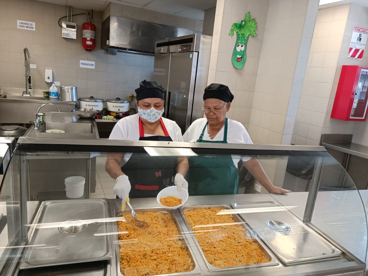 Más de 56 comedores escolares están abiertos en vacaciones para dar almuerzo a sus estudiantes