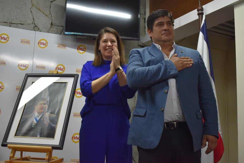 “Respetamos los medios de comunicación aceptando que nos criticaran fuertemente”, mensaje de Expresidente Carlos Alvarado tras develar su foto en sede del PAC