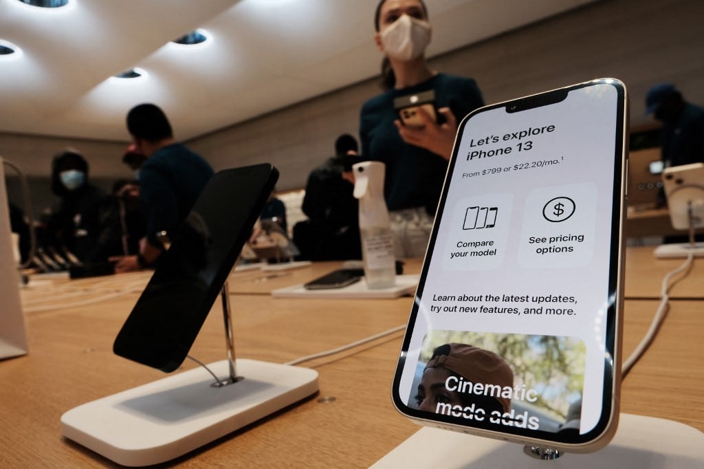 Apple lanza alerta de falla que permite a piratas tomar el control de iPhones y Macs