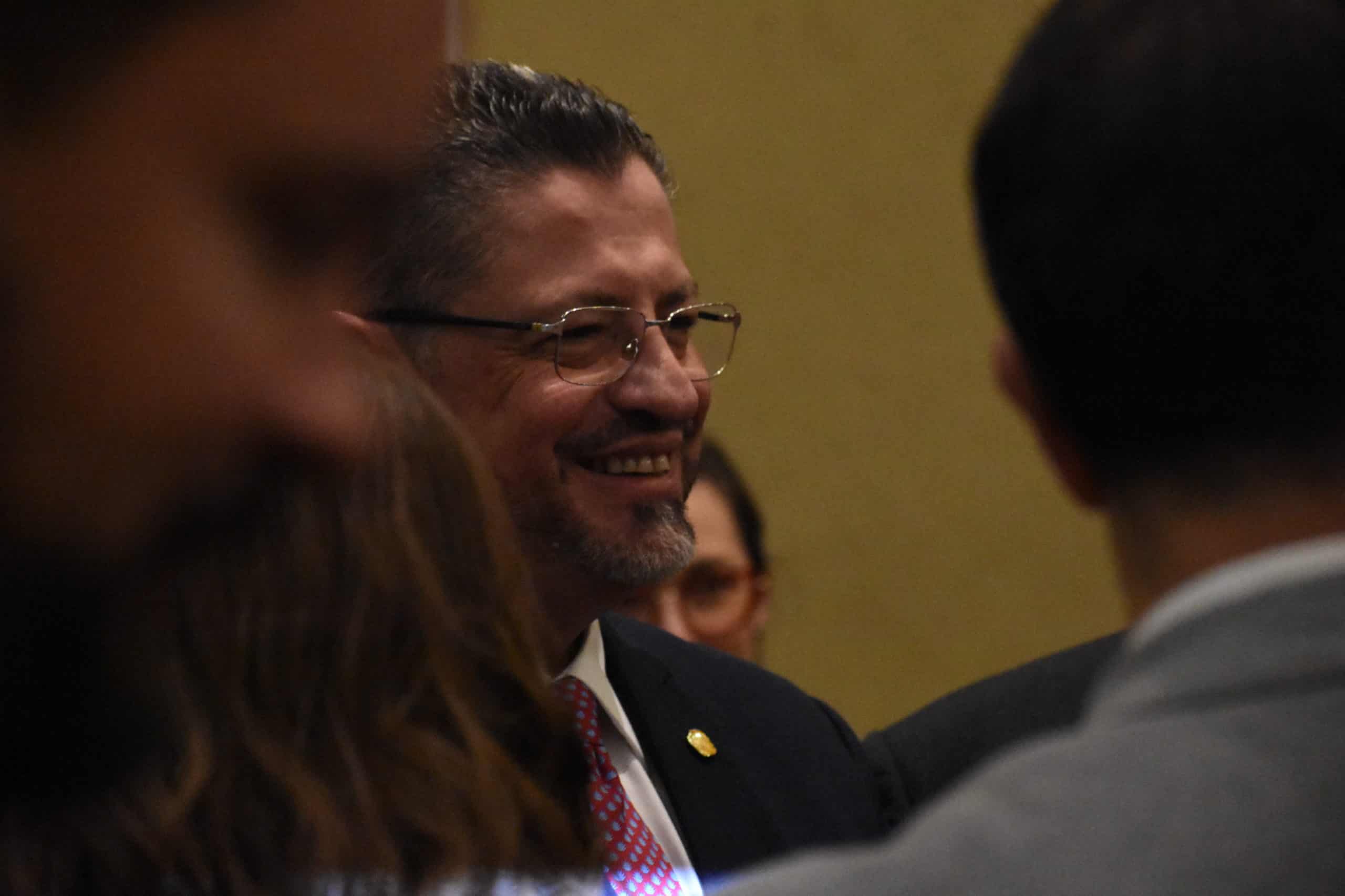 Presidente Rodrigo Chaves se somete a exámenes de rutina