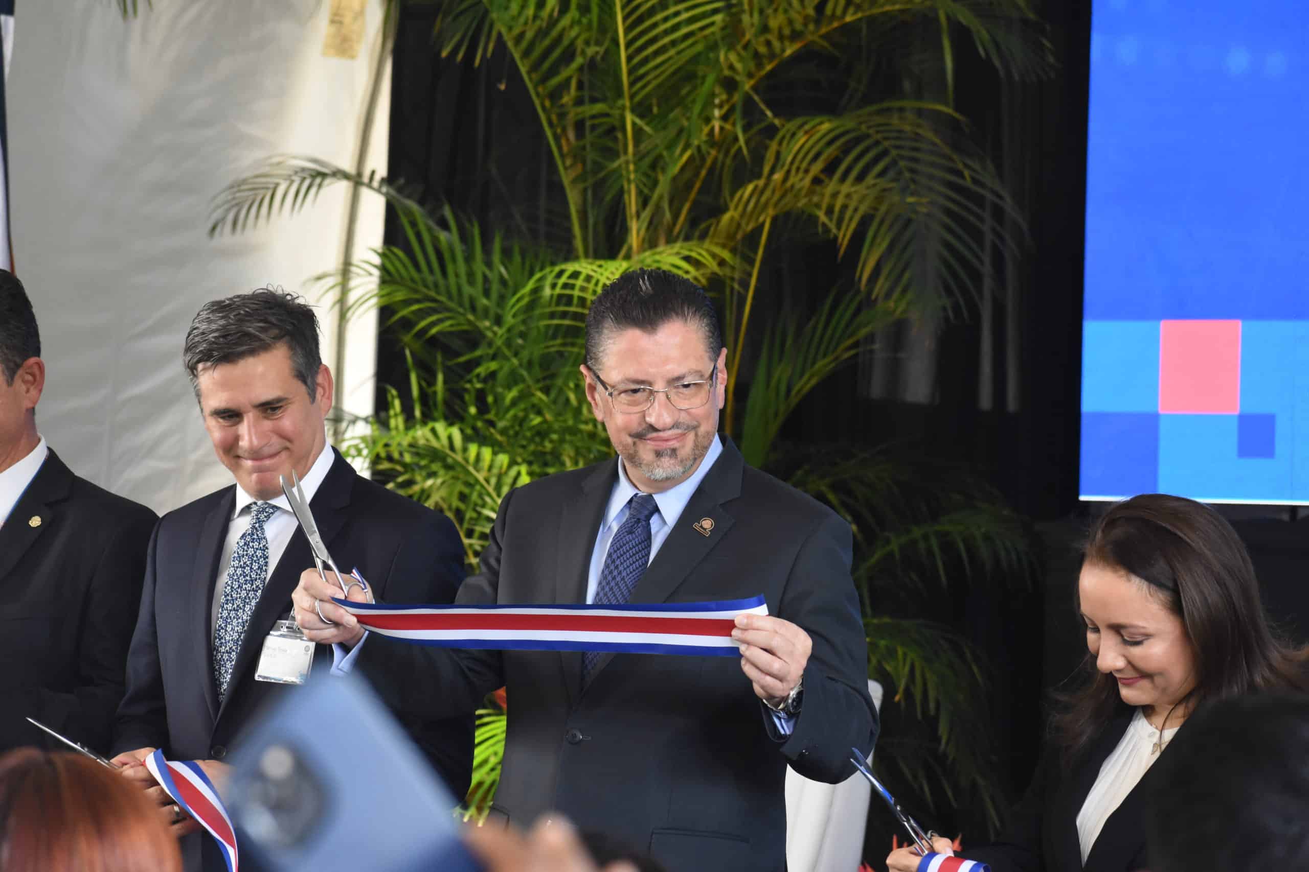 Banco de EE.UU. califica como positiva la ruta fiscal de Costa Rica pero advierte sobre el financiamiento de la campaña de Chaves