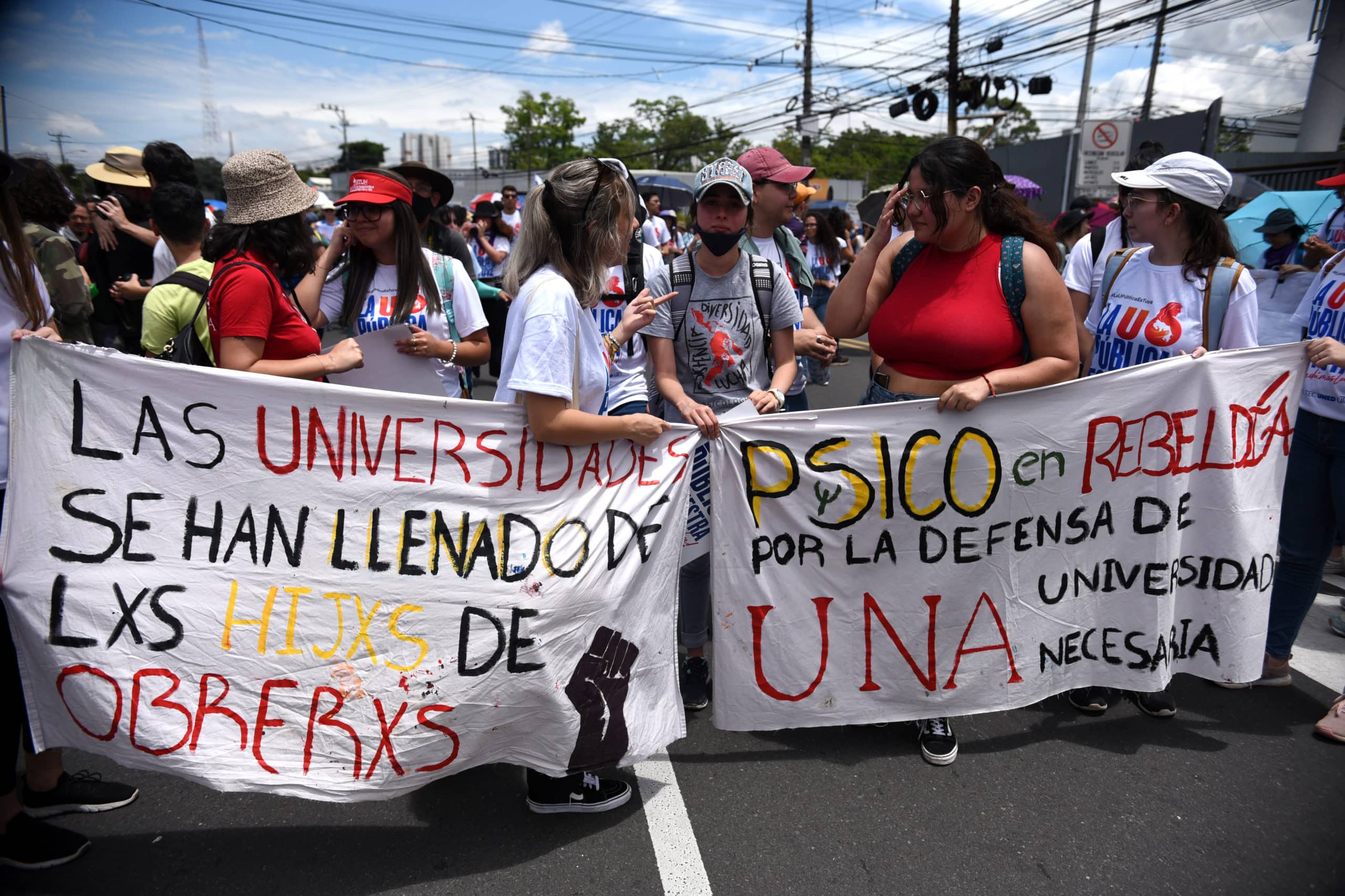 Universitarios levantan manifestación en Casa Presidencial, tránsito retorna a la normalidad