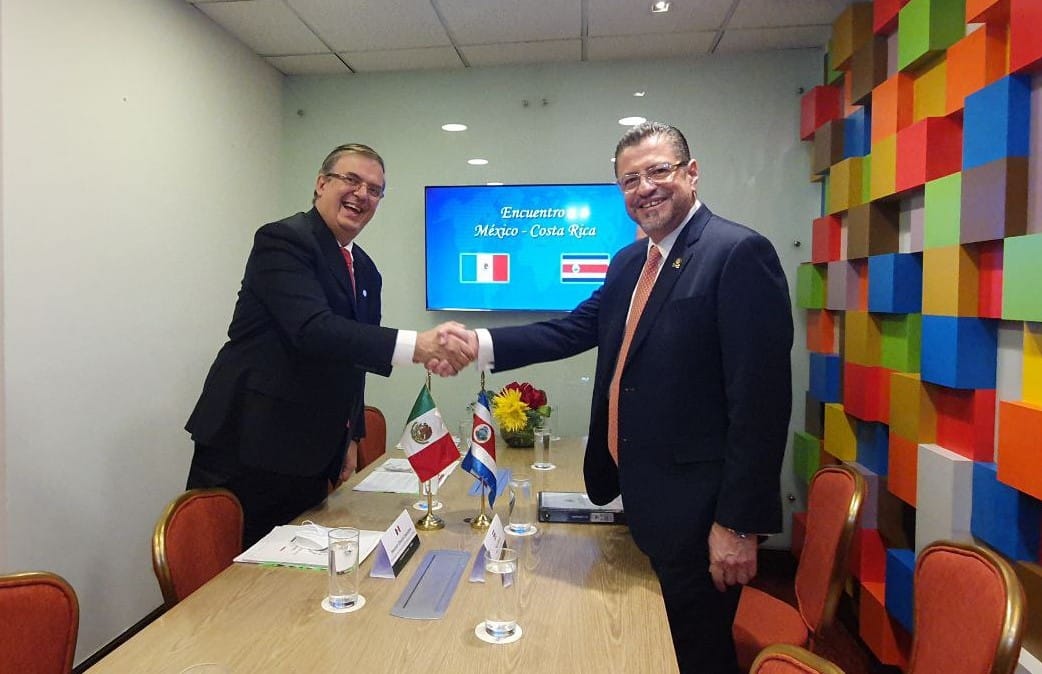 Presidente Chaves aborda temas de cooperación con México y Portugal, en su segundo día en Colombia