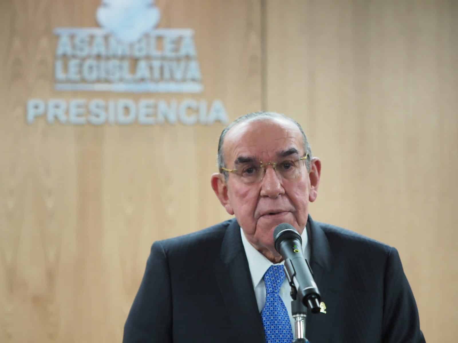 Rodrigo Arias pide al Gobierno un plan completo de ruta fiscal para que diputados puedan decidir sobre eurobonos