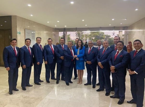 Mandatario Chaves, primera dama y ministros disfrutaron presentación de la Sonora Santanera en Casa Presidencial