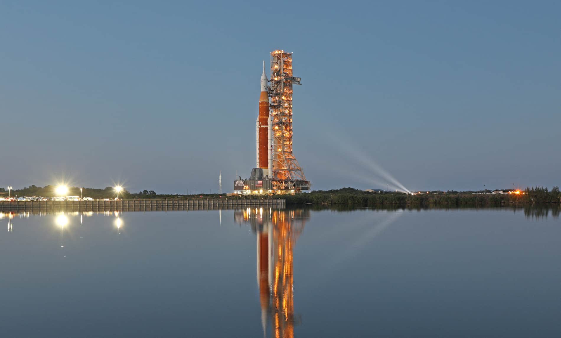 NASA  aplaza despegue de cohete lunar por pérdida de combustible