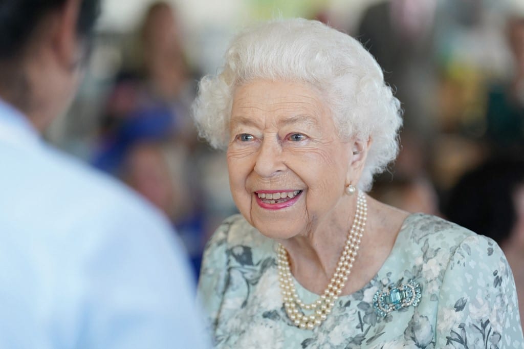 Los médicos de la reina Isabel II están “preocupados” por su salud, sus hijos y nietos se dirigen al castillo a acompañarla
