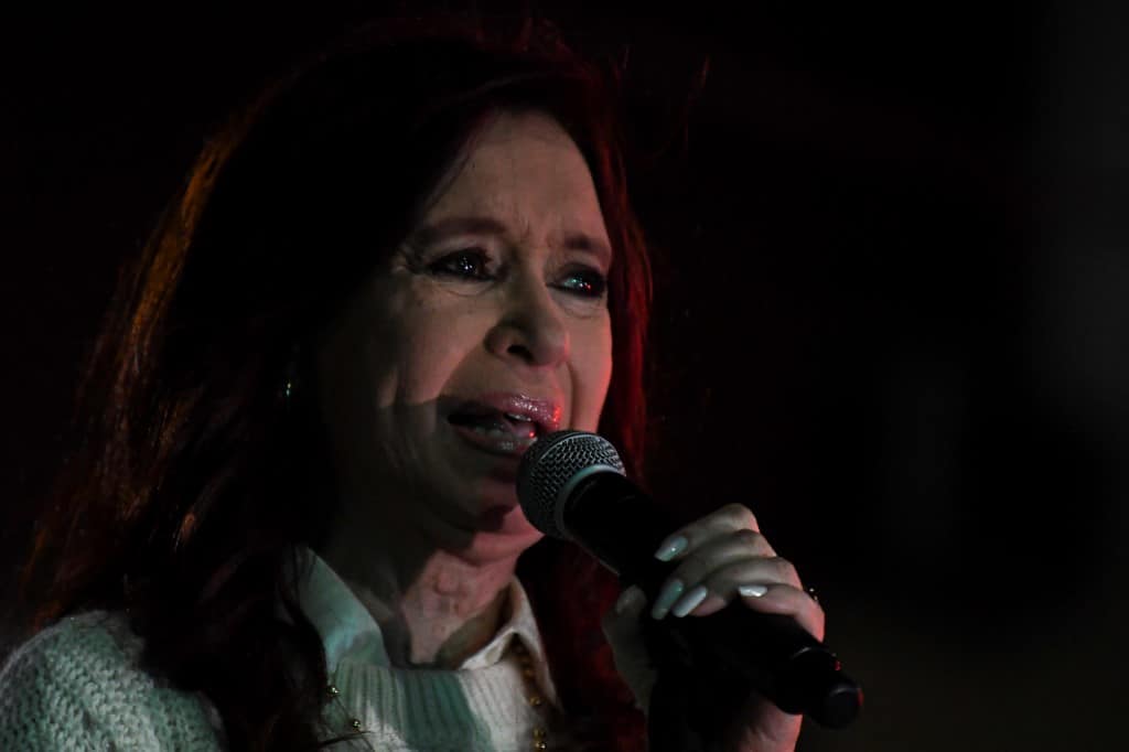 Cristina Kirchner habla por primera vez en público sobre el atentado mientras avanza la investigación