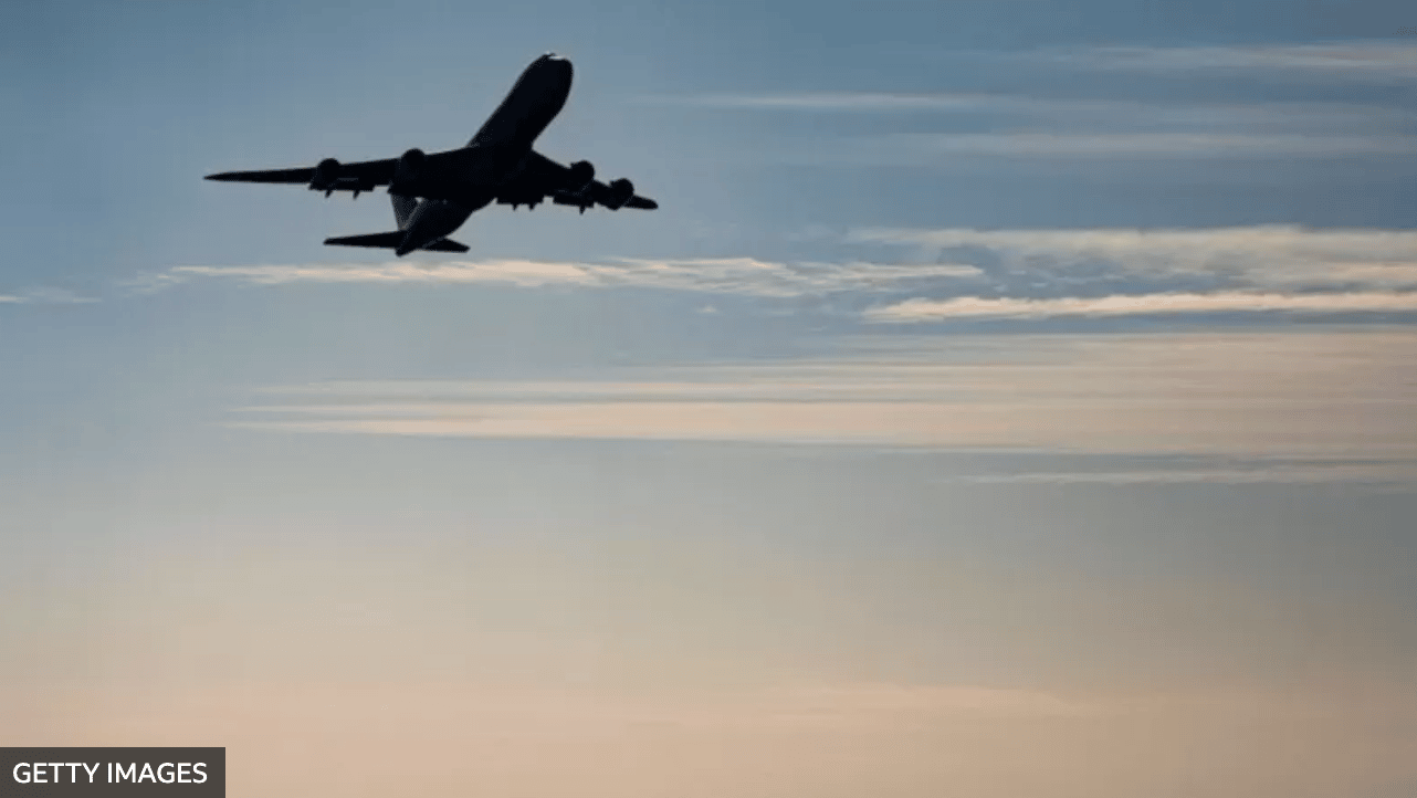 Qué son los “vuelos fantasma” (y por qué las aerolíneas no los cancelan)