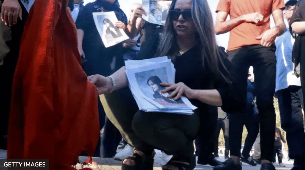 Nuevos detalles de la muerte de la joven iraní a manos de la “policía de la moral” desatan protestas