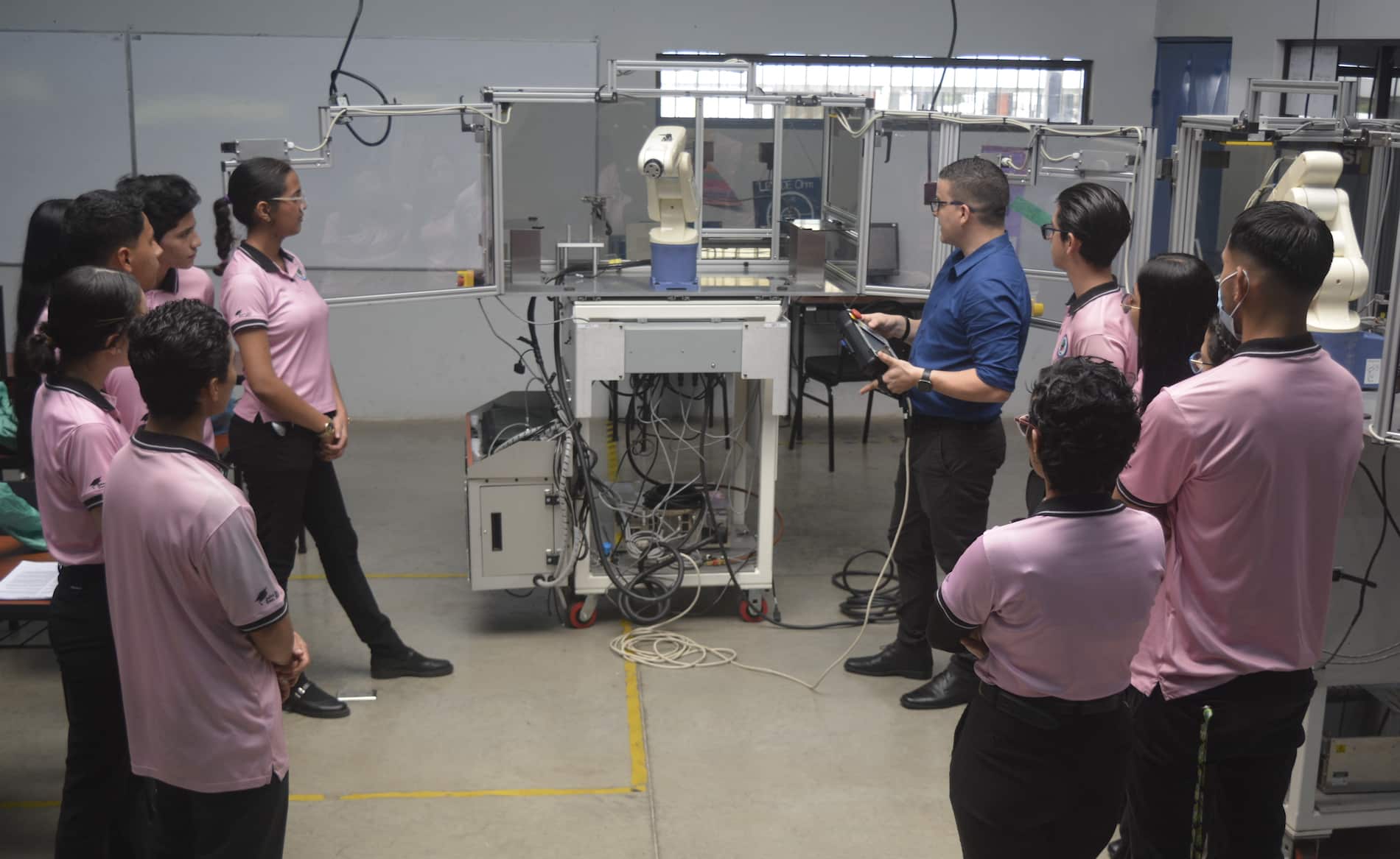 Intel dona 25 equipos de robótica a colegios técnicos de Costa Rica
